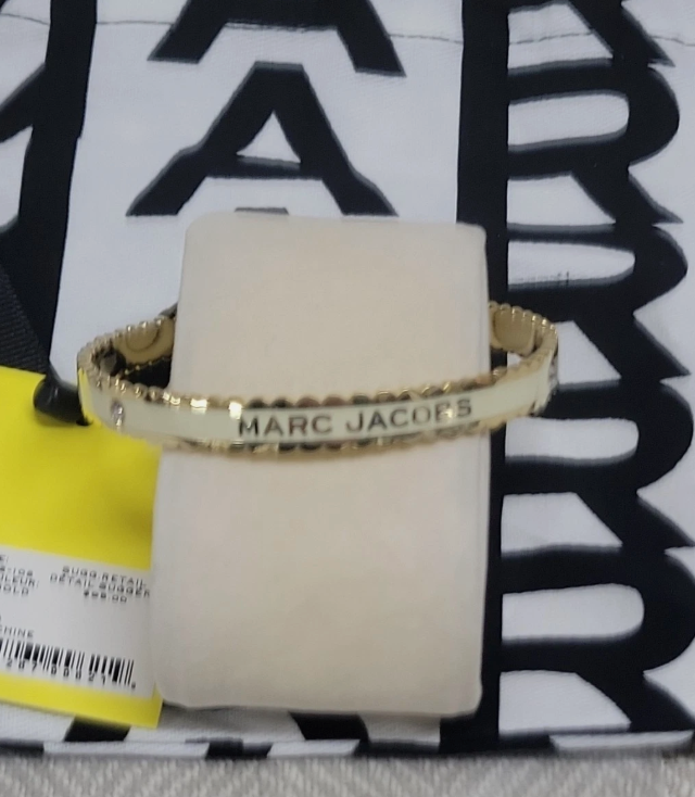 Marc Jacobs Signed Bangle Bracelet Cream Gold Round 2.75 in NWT & Pouch