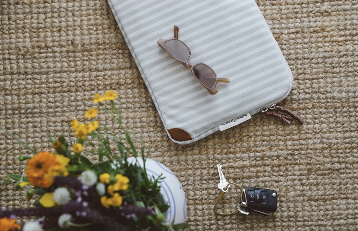 Business & Pleasure Co. THE LAPTOP SLEEVE - Lauren's Sage Stripe - Image 6